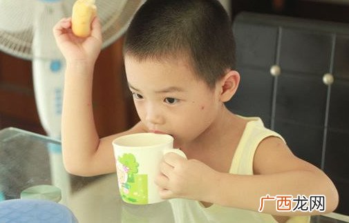 隔夜水为什么不能喝？为什么说隔夜的水不能喝
