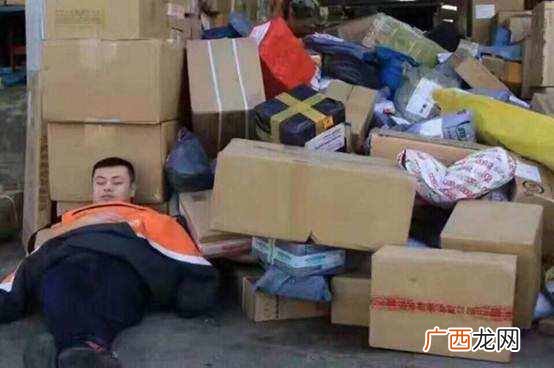 快递公司怎么赚钱？快递员一天200个包裹，赚的