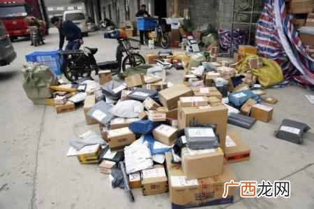 快递公司怎么赚钱？快递员一天200个包裹，赚的
