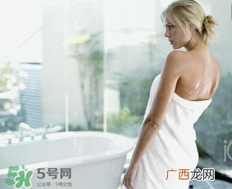 夏天洗澡一天一洗好吗？夏天天天洗澡好吗