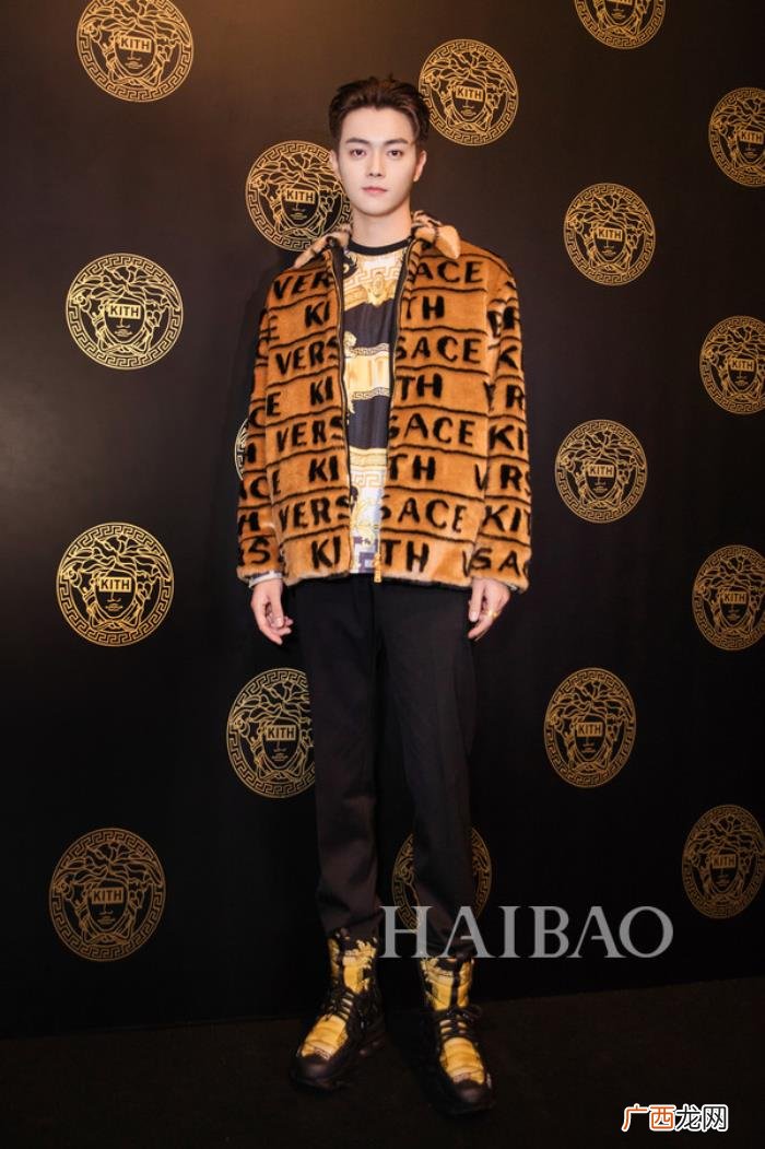 许凯钟楚曦，钟楚曦、许凯等明星潮人亮相快闪店