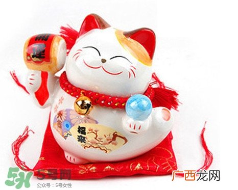 招财猫有什么讲究？招财猫左手招什么右手招什么？