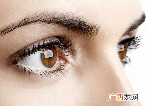 隐形眼镜怎么摘？戴隐形眼镜的好处和坏处
