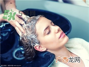 晚上洗头好?还是早上洗头好?