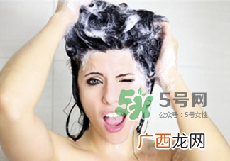 晚上洗头好?还是早上洗头好?