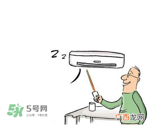 开空调有异味是怎么回事？开空调为什么有味？