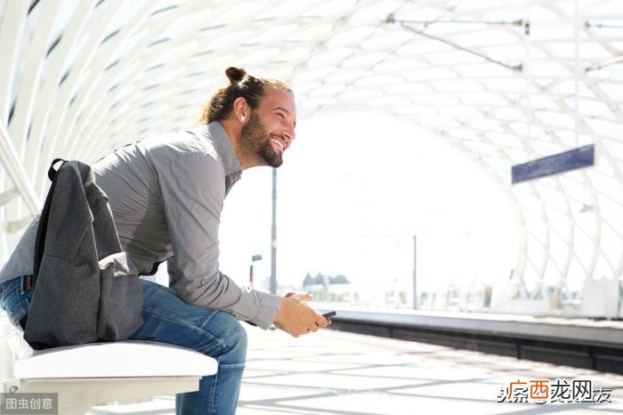 鱼对水说你看不到我的眼泪 你看不到我的眼泪