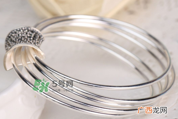 银手镯变黑了如何洗白?银手镯变黑怎么洗?