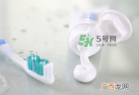 牙膏怎么去黑头?牙膏去黑头有用吗