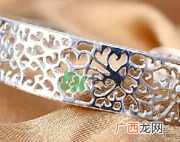 银手镯可以带着洗澡吗？银手镯洗澡能不能带？