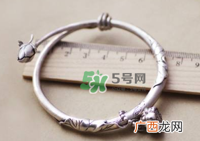 银手镯可以用牙膏洗吗？银手镯可以用什么洗？