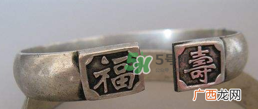 银手镯可以用牙膏洗吗？银手镯可以用什么洗？