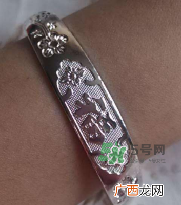 银手镯可以用牙膏洗吗？银手镯可以用什么洗？