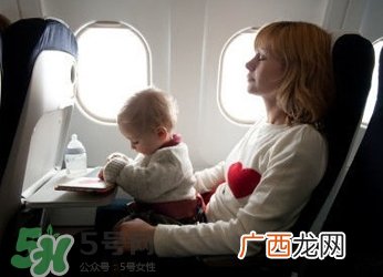 两个月的宝宝可以坐飞机吗？两个月的宝宝坐飞机要买票吗？