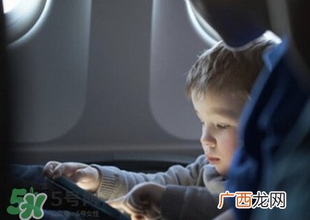 两个月的宝宝可以坐飞机吗？两个月的宝宝坐飞机要买票吗？