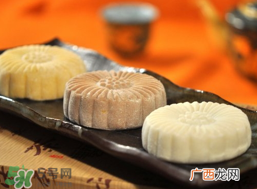 月饼皮可以用低筋面粉吗？月饼皮用什么面粉？