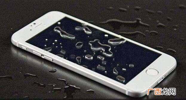 手机进水了怎么处理？老师傅教你一招最有效的