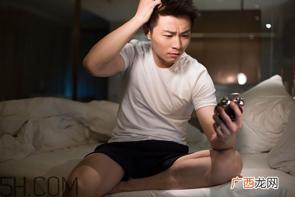 熬夜眼袋热敷还是冷敷 冷热交替敷效果最好