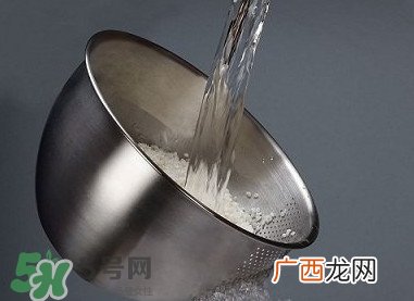 自来水为什么不能直接喝？自来水洗过的水果为什么可以吃？