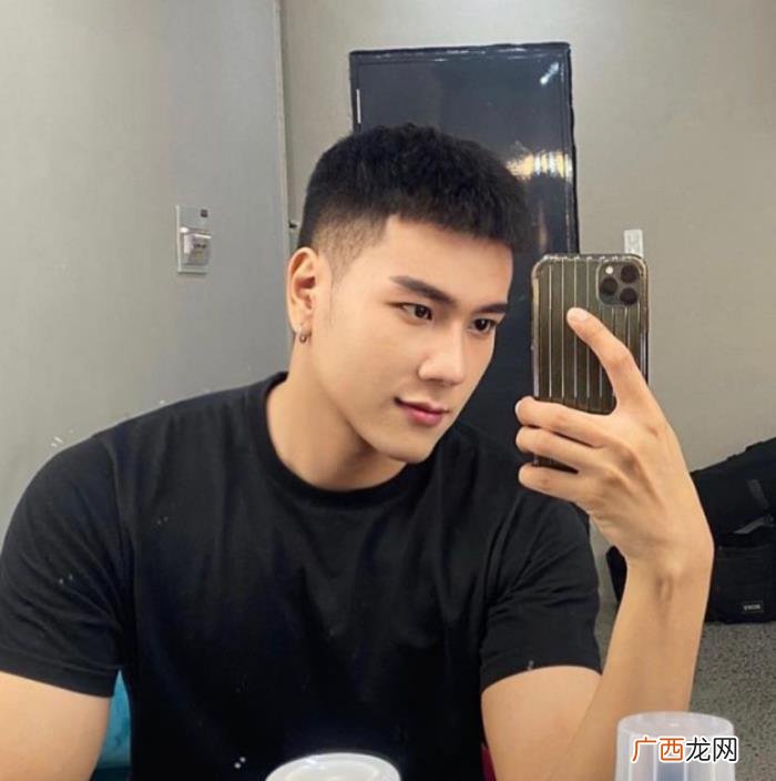 潮男超短寸头发型，别再说寸头是精神小伙发型了