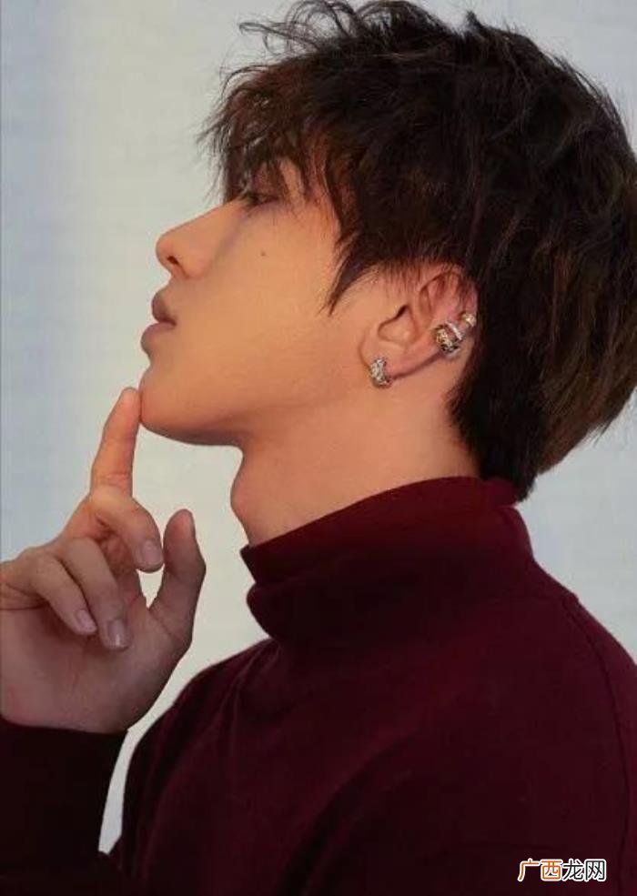 蔡徐坤为什么长得那么帅,蔡徐坤为什么偏爱穿女装