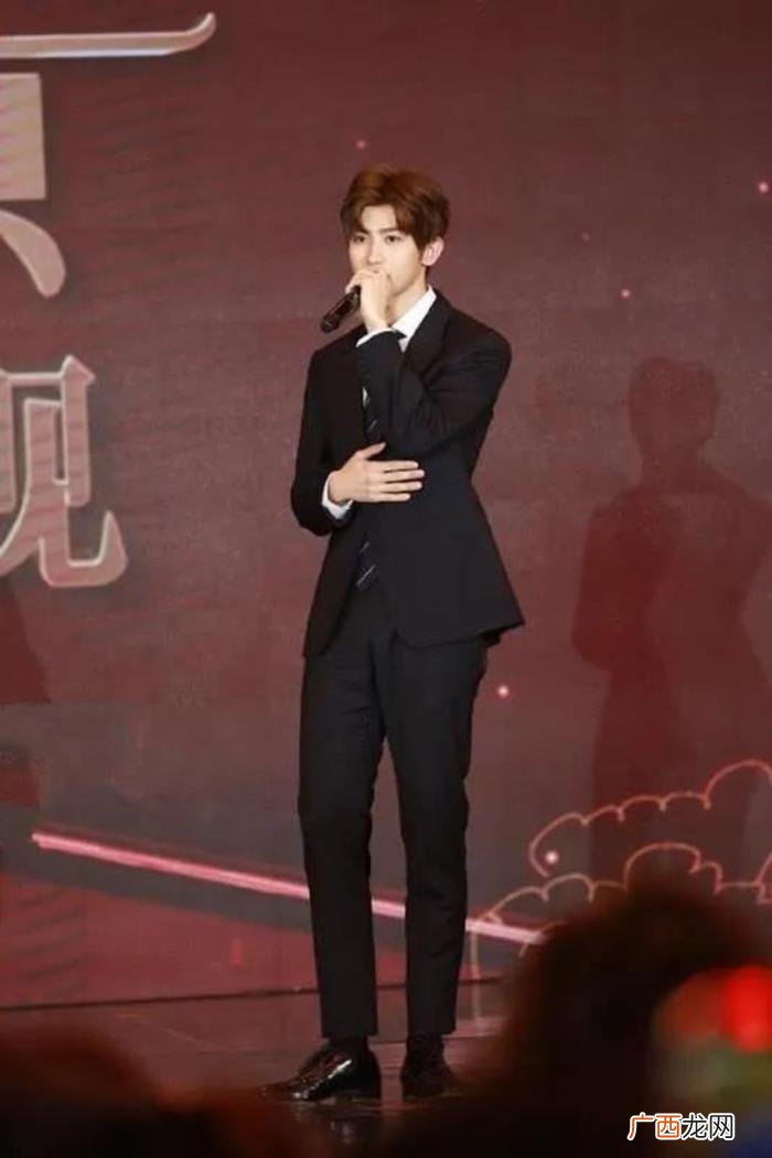 蔡徐坤为什么长得那么帅,蔡徐坤为什么偏爱穿女装