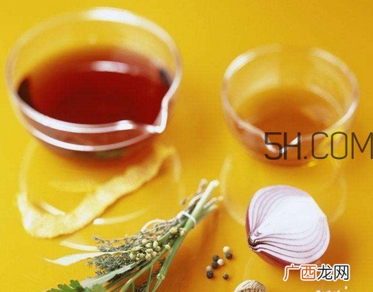 葡萄酒泡洋葱怎么做？葡萄酒泡洋葱的功效与作用