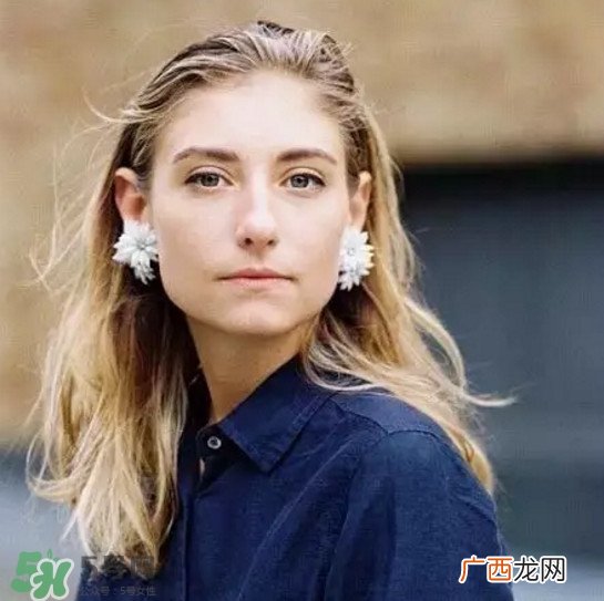 新打耳洞戴什么材质的耳钉好？打耳洞用什么消毒最好