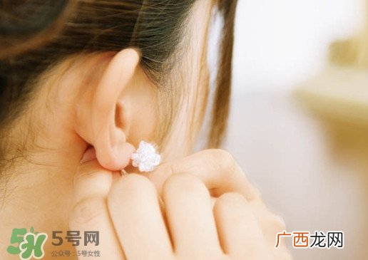 打耳洞去医院什么科？打耳洞用什么打比较好