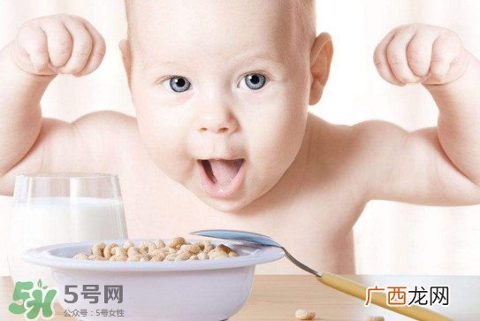 宝宝几个月开始补钙最合适？婴幼儿几个月的时候吃鱼肝油