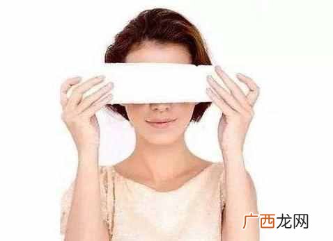 下眼袋怎么消除？自制妙招，去眼袋效果真不错