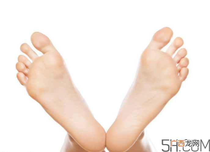脚气能传染到脸上吗？脸上会被脚气传染吗？