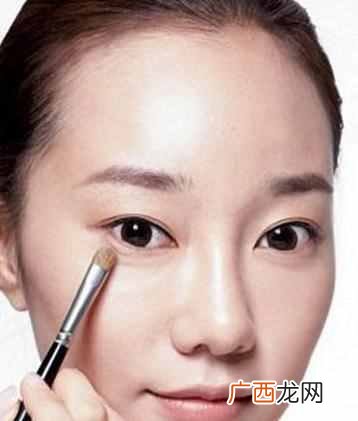 怎么化妆眼睛大？把握诀窍，秒变大眼美女