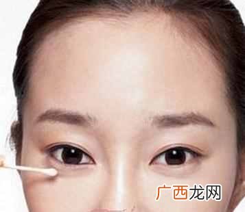 怎么化妆眼睛大？把握诀窍，秒变大眼美女