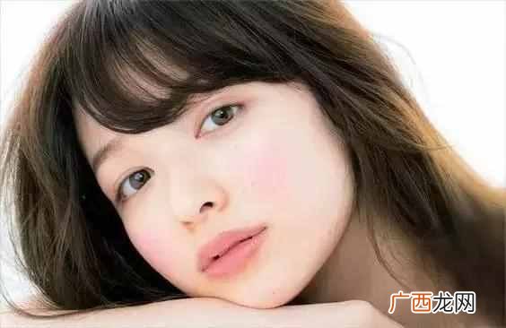 腮红怎么用更自然?腮红打的好,秒变小仙女