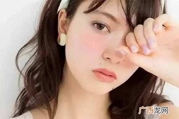 腮红怎么用更自然?腮红打的好,秒变小仙女