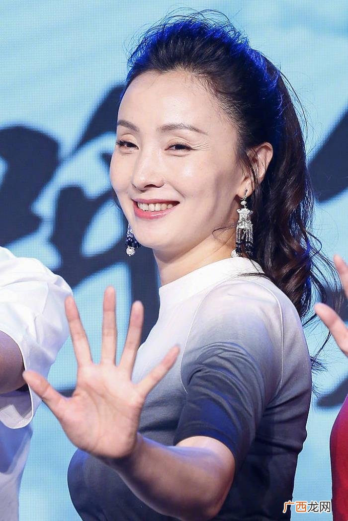 陶虹关晓彤，46岁小陶虹透视裙配皮裤碾压同造型21岁关晓彤
