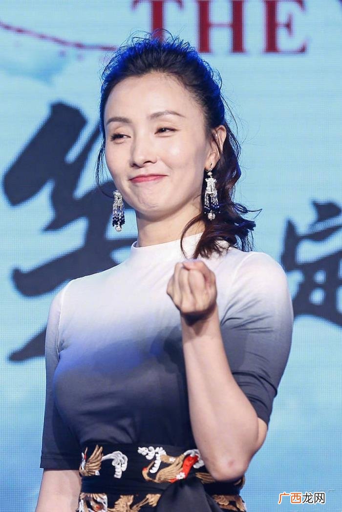 陶虹关晓彤，46岁小陶虹透视裙配皮裤碾压同造型21岁关晓彤