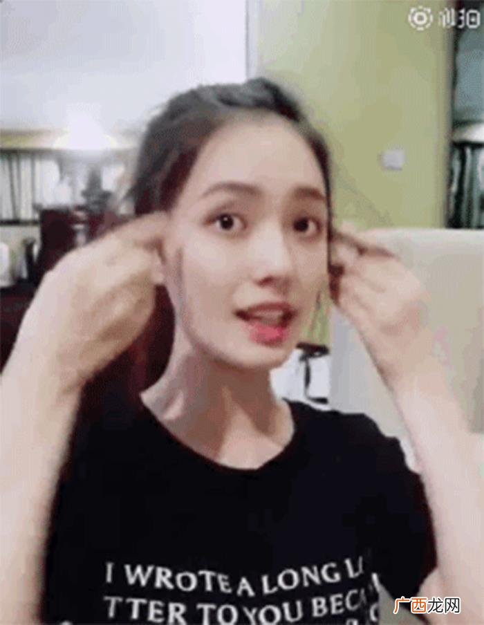 许嵩演唱会，戚薇助阵许嵩演唱会看起来只有18岁
