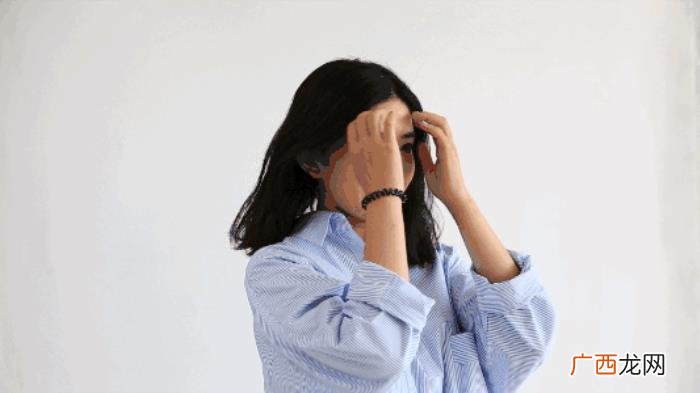 许嵩演唱会，戚薇助阵许嵩演唱会看起来只有18岁