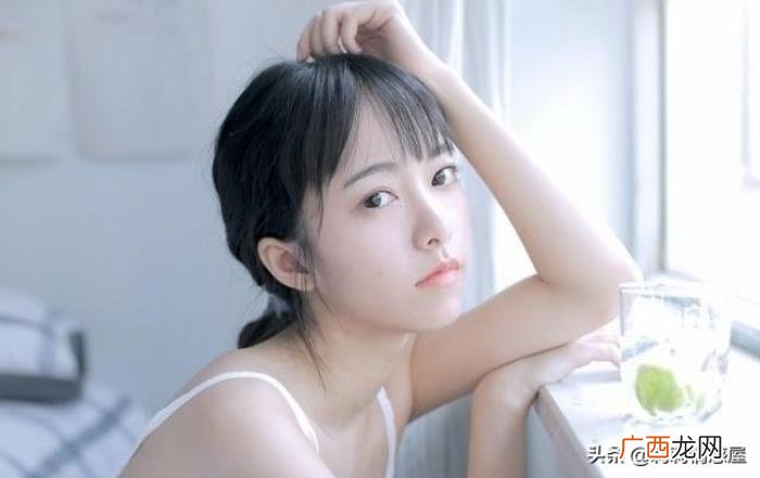 男人默默关注你的原因，经常偷偷关注你的男孩子