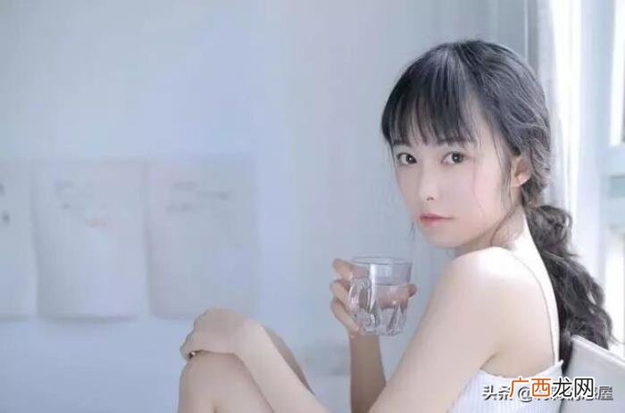 男人默默关注你的原因，经常偷偷关注你的男孩子