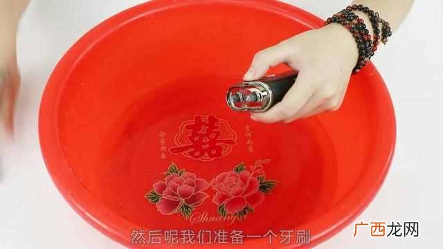 刮胡刀怎么用?教你如何清洁刮胡刀