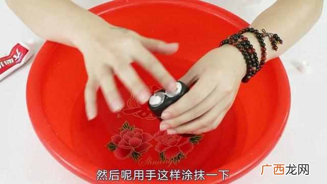 刮胡刀怎么用?教你如何清洁刮胡刀