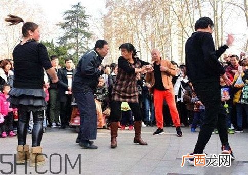 尬舞为什么被叫停？尬舞为什么会火