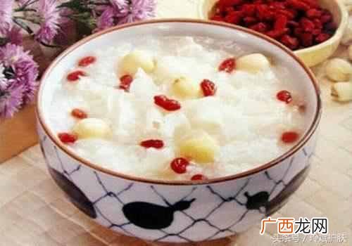 脸上皮肤干燥怎么办？护理加食疗，皮肤水润有