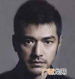 胡子怎么留好看？这样留胡子，迷倒一群小姑娘
