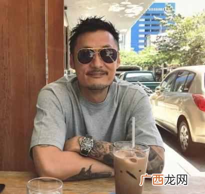 胡子怎么留好看？这样留胡子，迷倒一群小姑娘