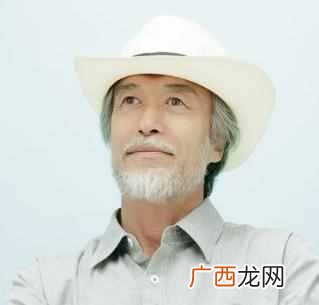 胡子怎么留好看？这样留胡子，迷倒一群小姑娘