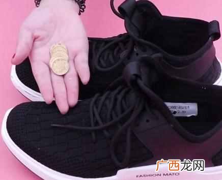 鞋子臭脚怎么办？去除鞋里的臭味有方法